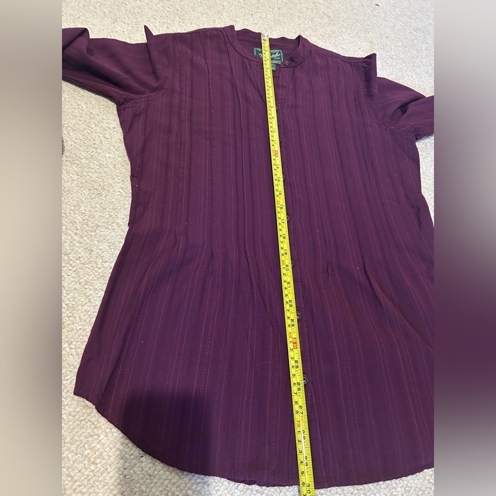 Woolrich Dark Purple Casual button-up blouse. Size Medium. Subtle ribbing/stripe - Picture 14 of 15